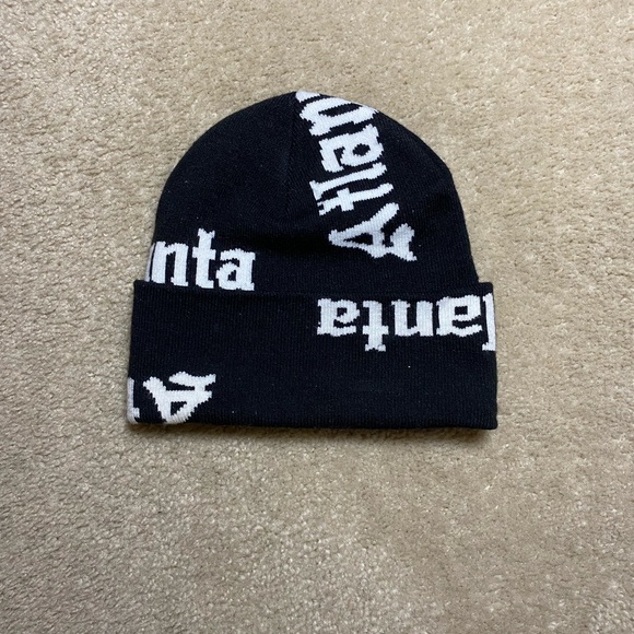 H&M Black and White Beanie - Picture 1 of 2